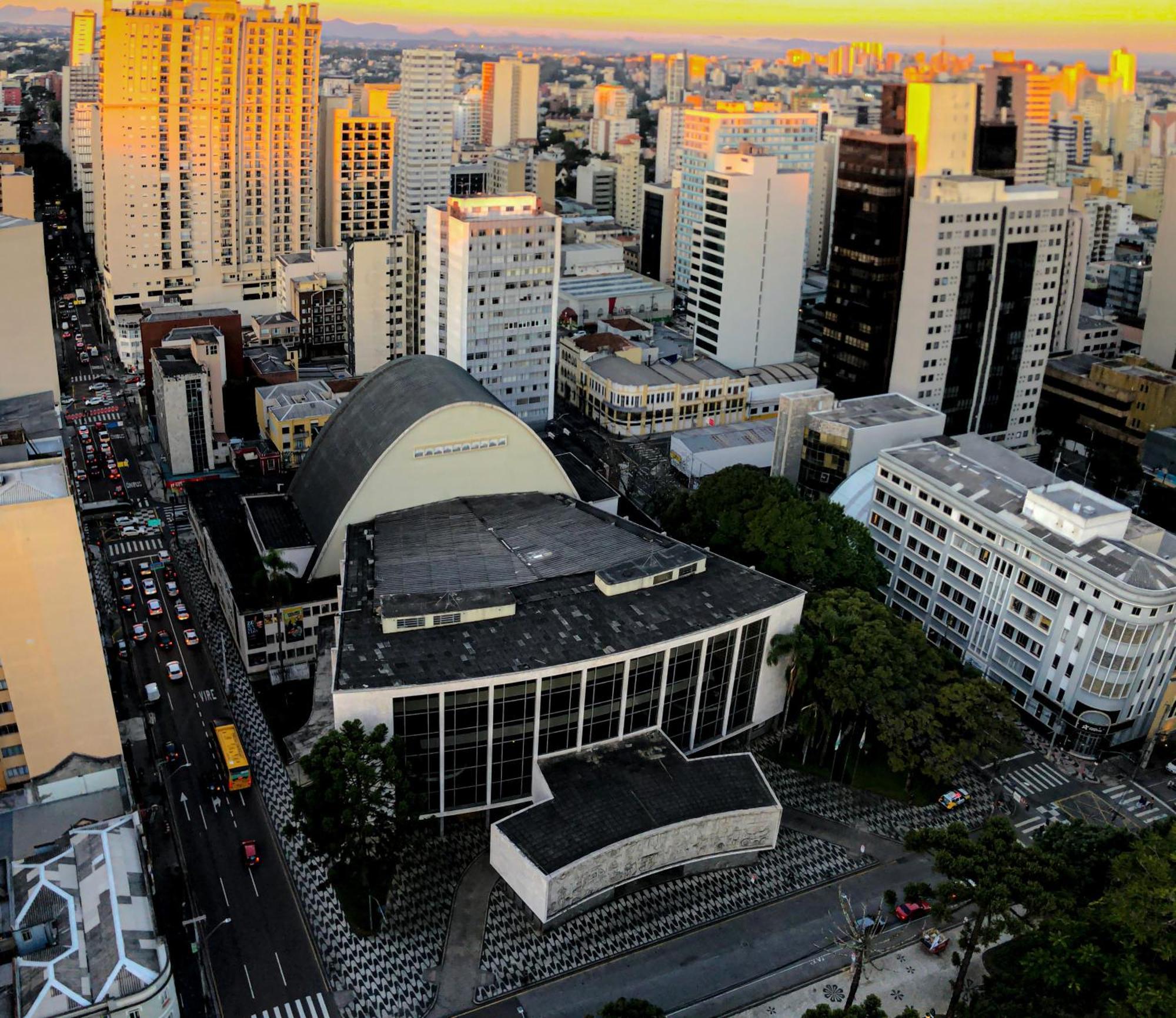 Apto Central, Com Vista Deslumbrante! * Curitiba